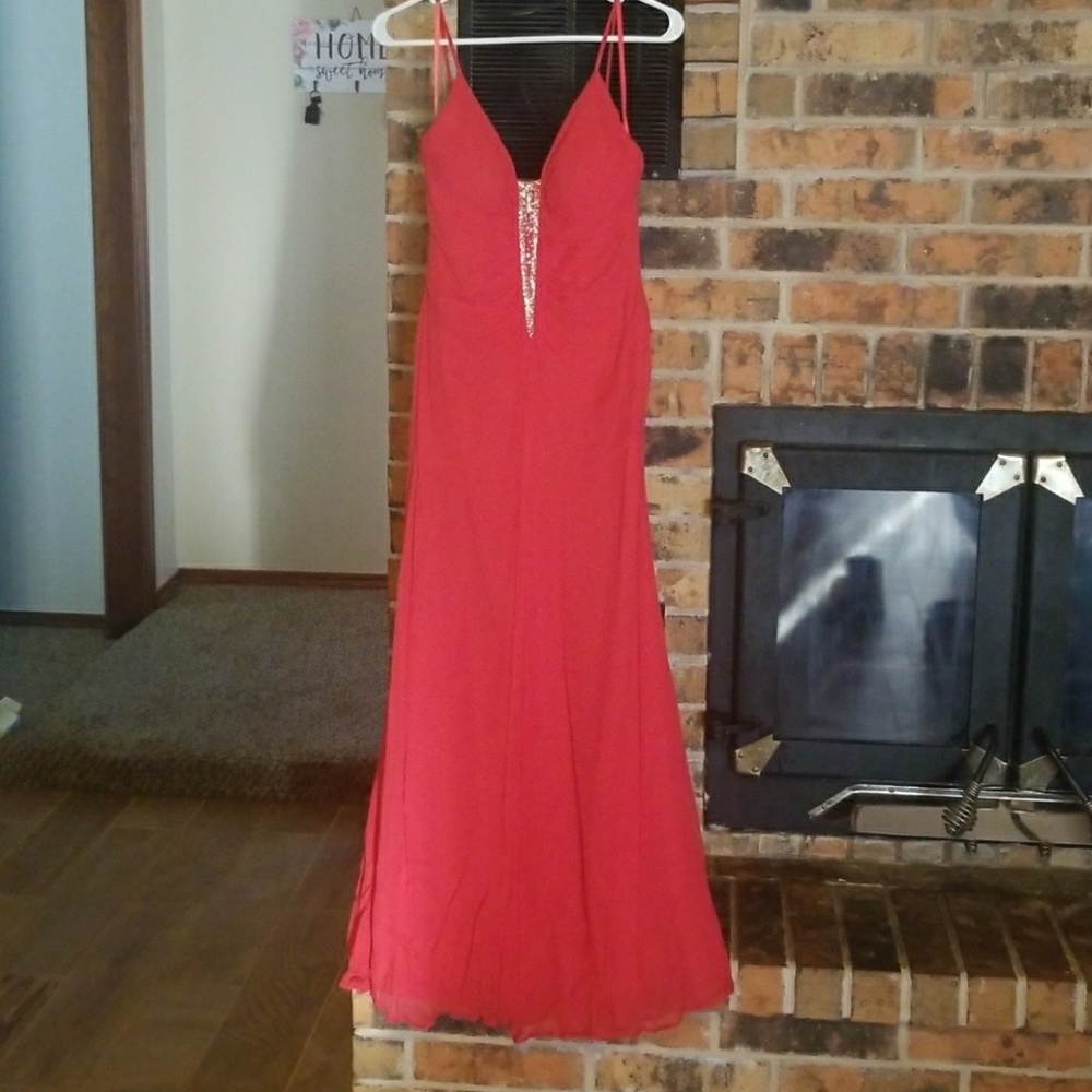 GORGEOUS Red Prom/Elegant Dress - SIZE 6 -